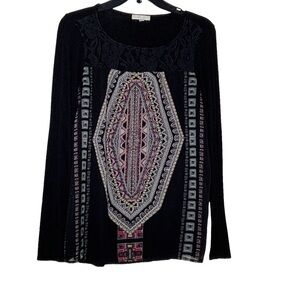 𝅺HALO- Long sleeve black top with front print and plain back. Size S